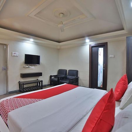 Oyo 41929 Hotel Loyal Residency Jamnagar Exterior photo