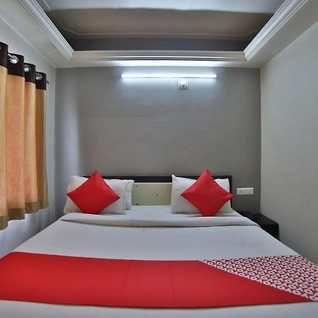 Oyo 41929 Hotel Loyal Residency Jamnagar Exterior photo