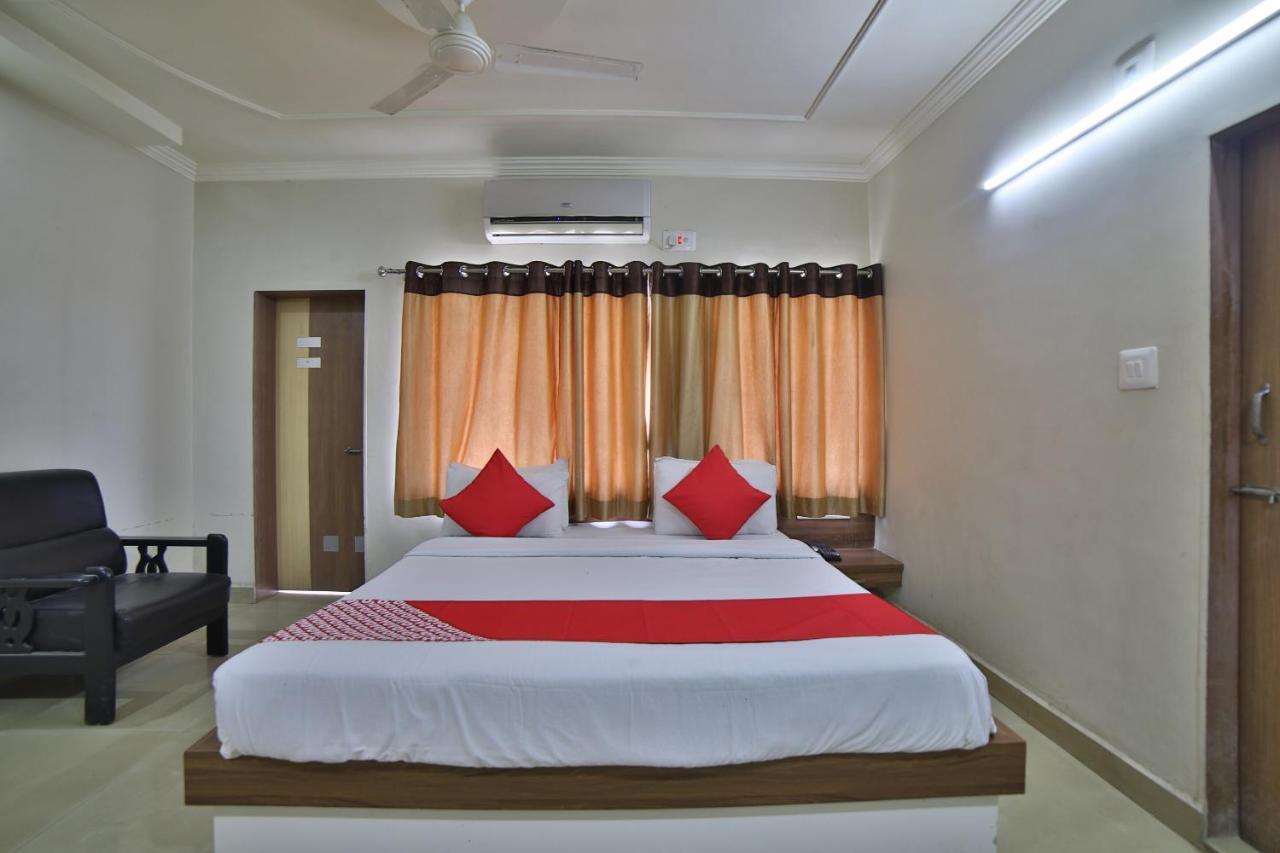Oyo 41929 Hotel Loyal Residency Jamnagar Exterior photo