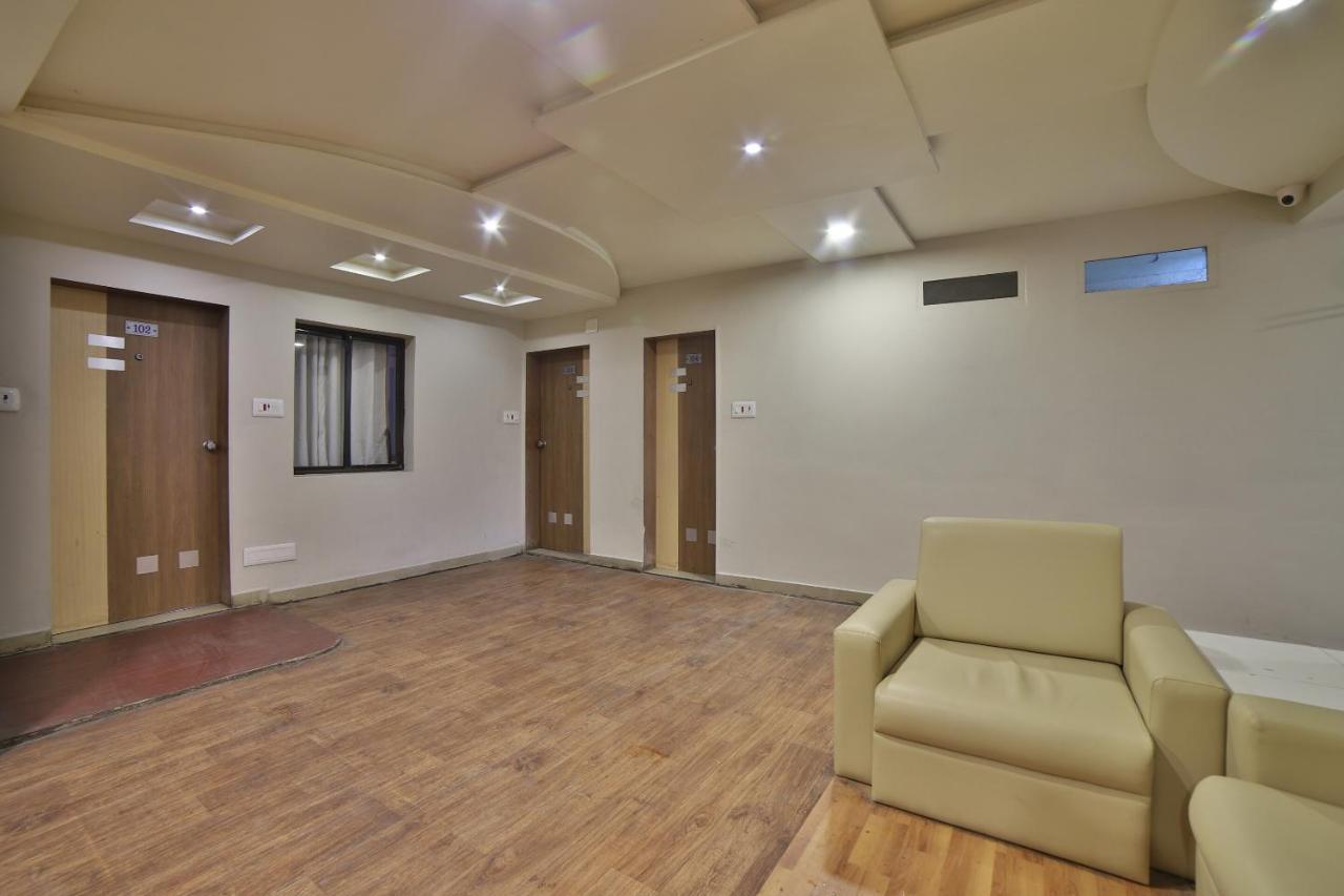 Oyo 41929 Hotel Loyal Residency Jamnagar Exterior photo