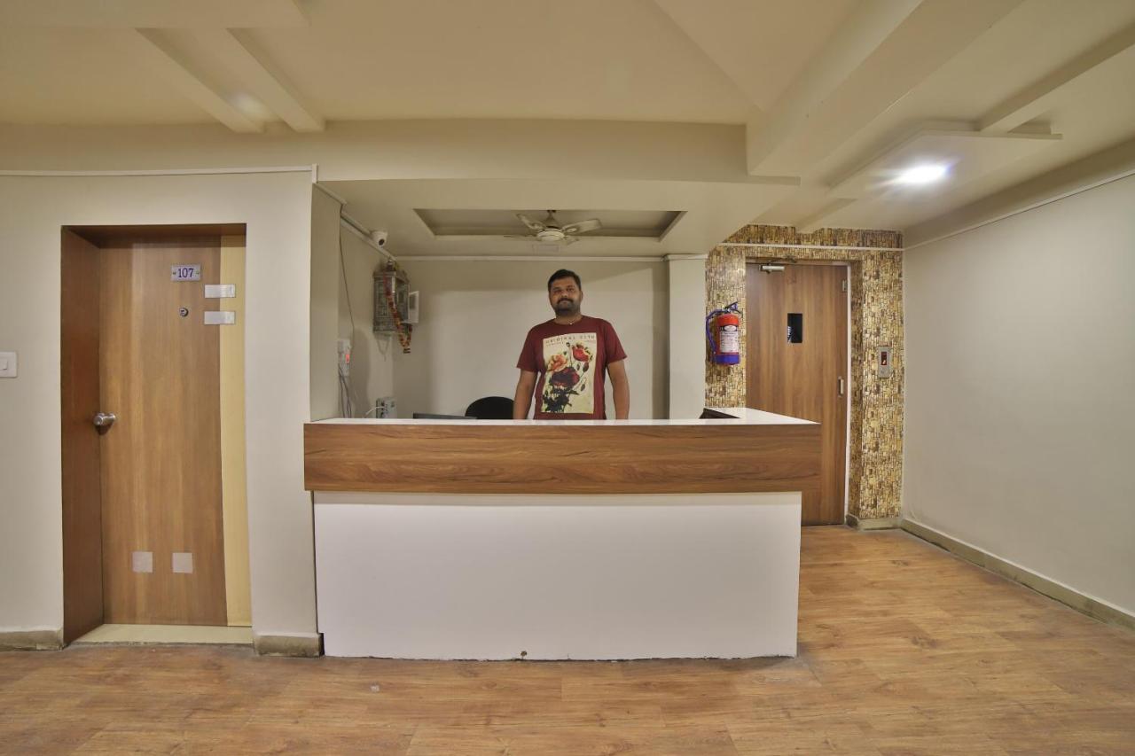 Oyo 41929 Hotel Loyal Residency Jamnagar Exterior photo