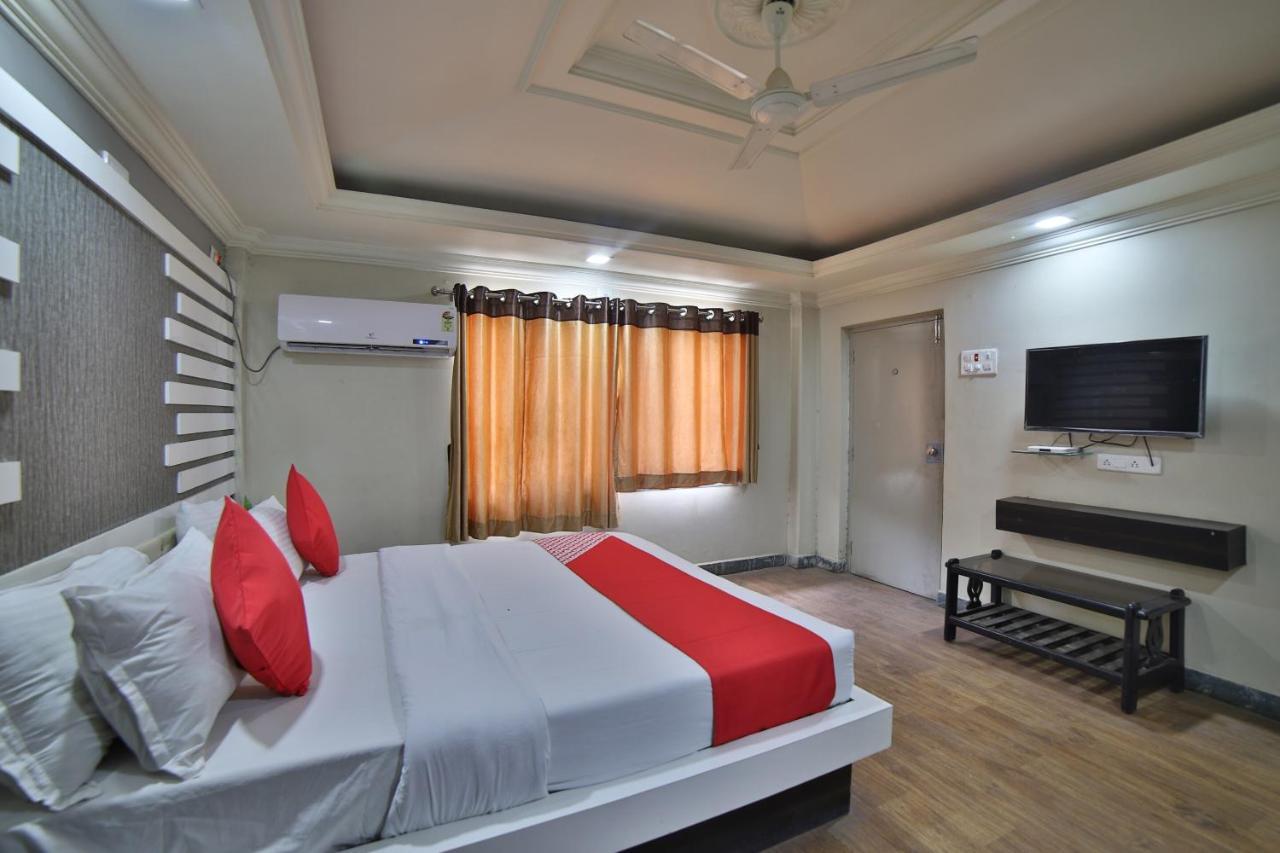 Oyo 41929 Hotel Loyal Residency Jamnagar Exterior photo