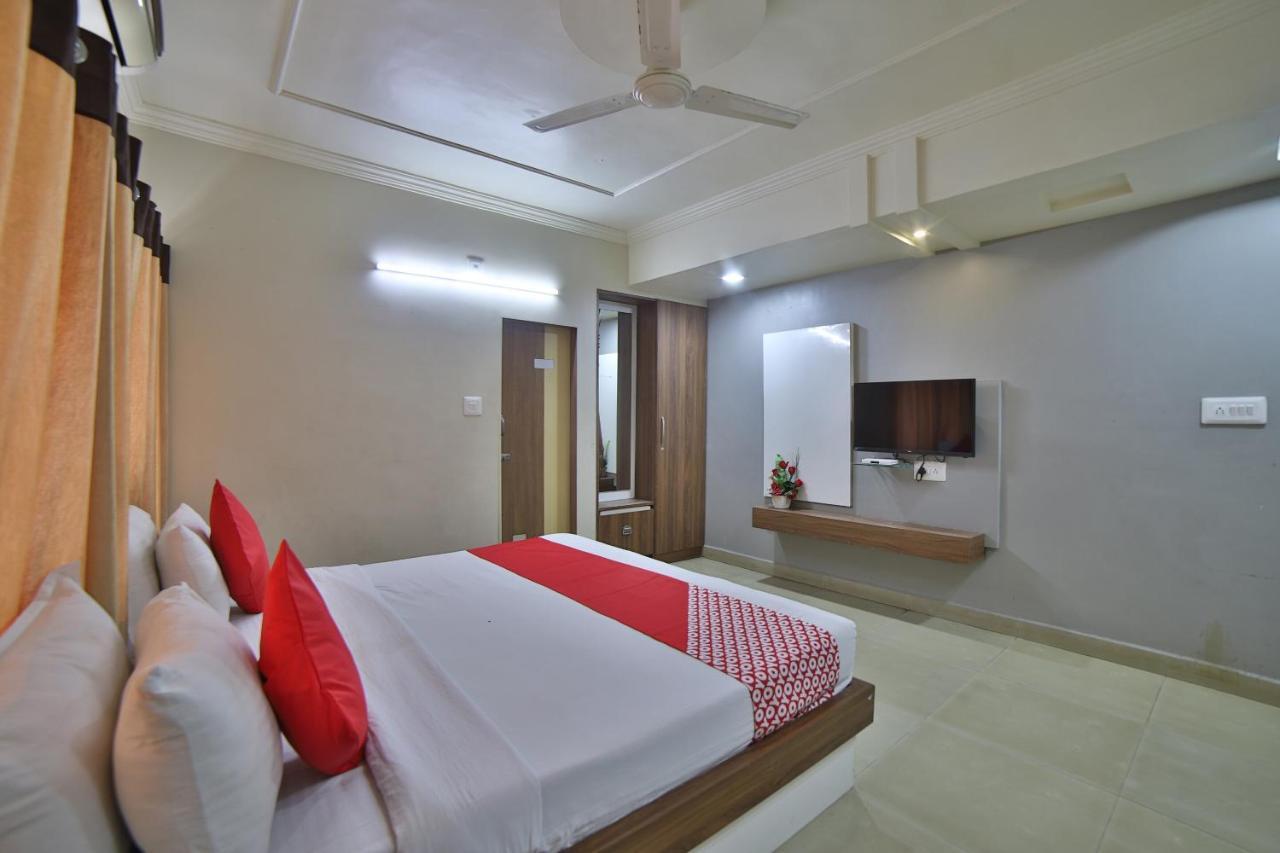 Oyo 41929 Hotel Loyal Residency Jamnagar Exterior photo