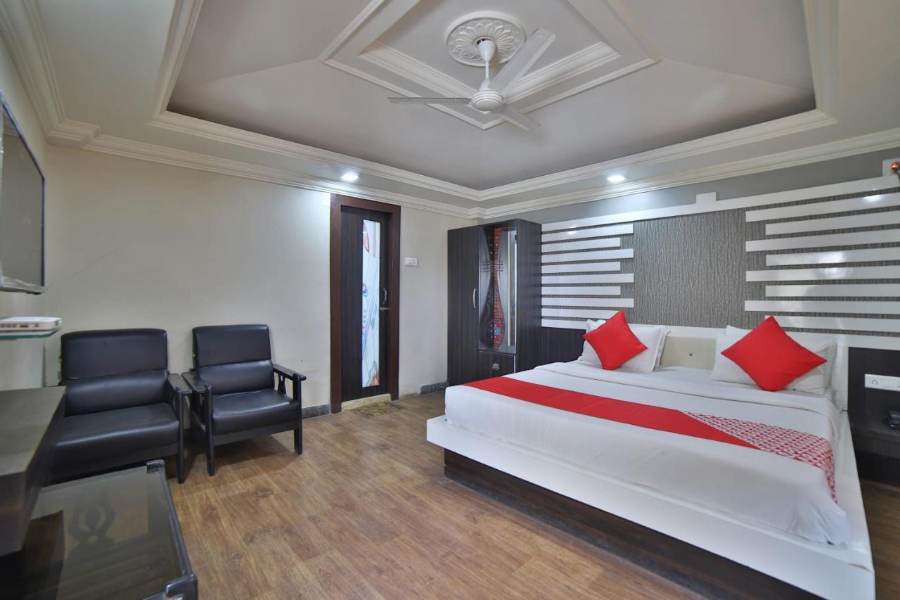 Oyo 41929 Hotel Loyal Residency Jamnagar Exterior photo