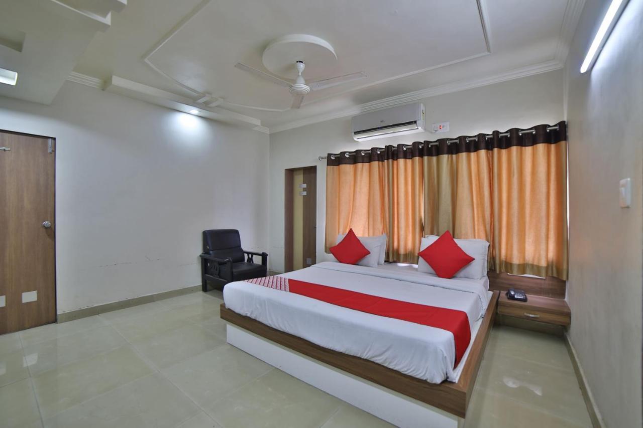 Oyo 41929 Hotel Loyal Residency Jamnagar Exterior photo