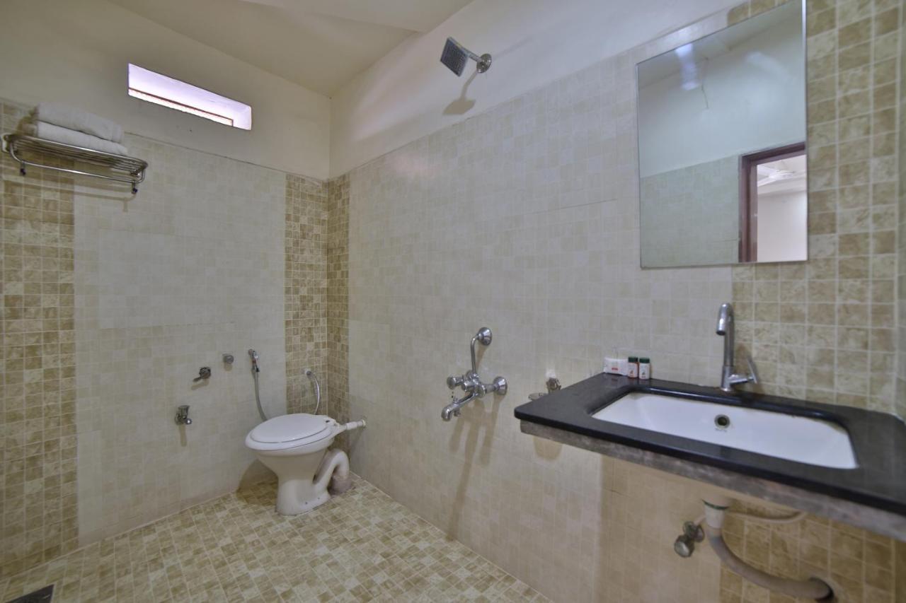 Oyo 41929 Hotel Loyal Residency Jamnagar Exterior photo