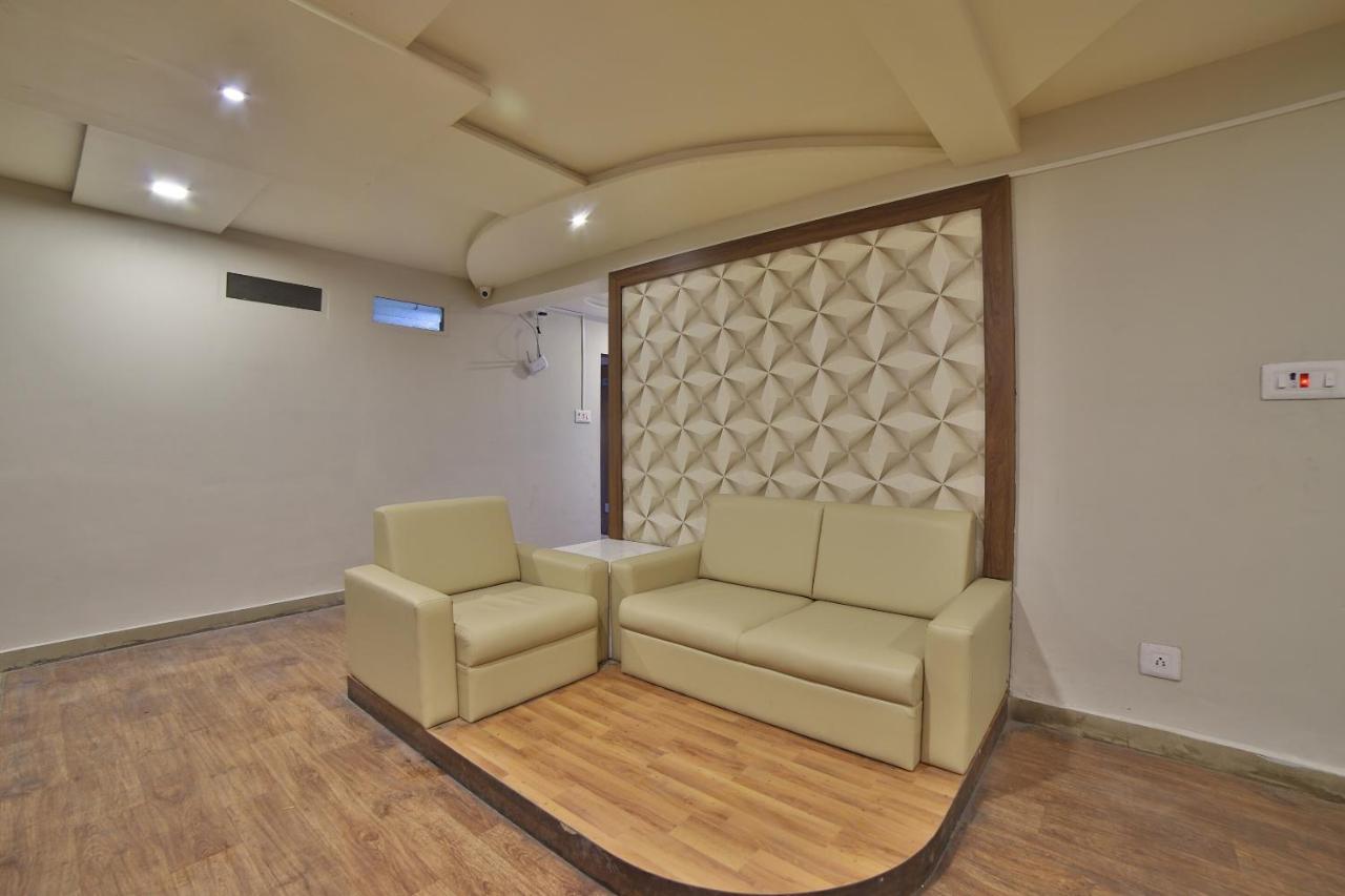 Oyo 41929 Hotel Loyal Residency Jamnagar Exterior photo