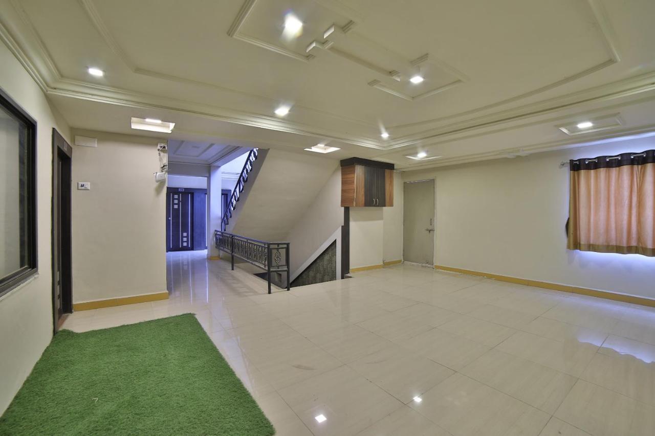 Oyo 41929 Hotel Loyal Residency Jamnagar Exterior photo